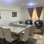 Superior 2Bdr Apartment Overlooking The Main Street